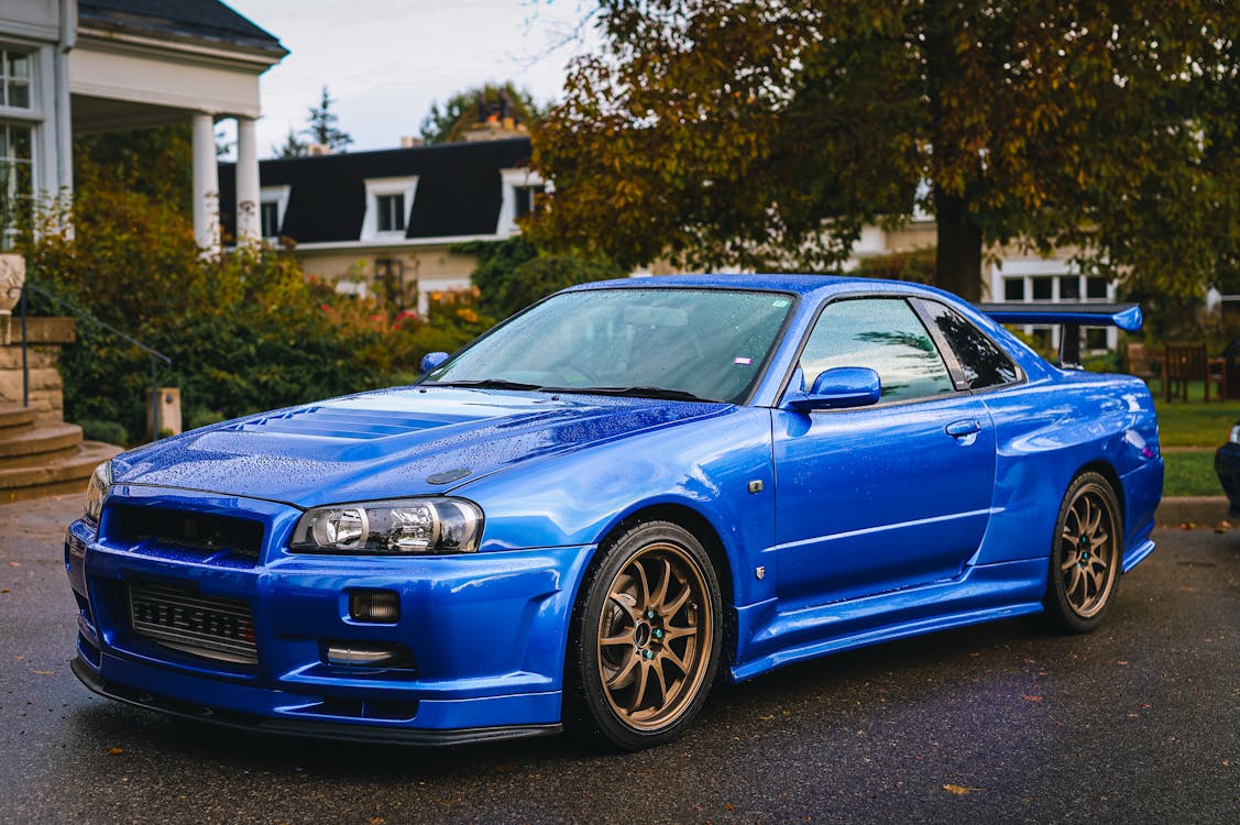 blue-nissan-skyline-gt-r